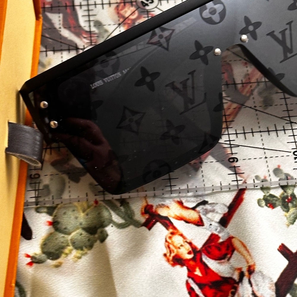 Louis Vuitton LV Monogram Waimea Sunglasses Black Lens Logo - Picture 5 of 6